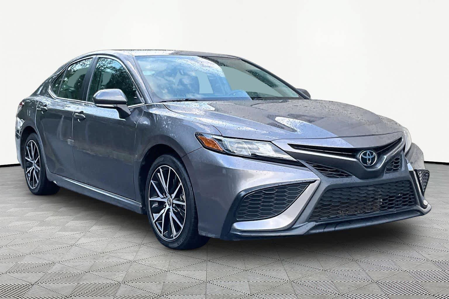 Used 2024 Toyota Camry SE FWD image 3