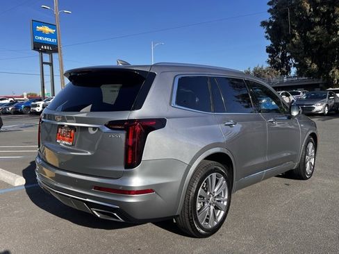 Used 2025 Cadillac XT6 Premium Luxury image 5
