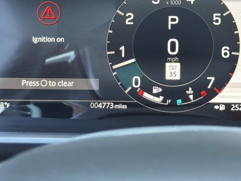 Used 2025 Land Rover Discovery Dynamic SE AWD/4WD image 25
