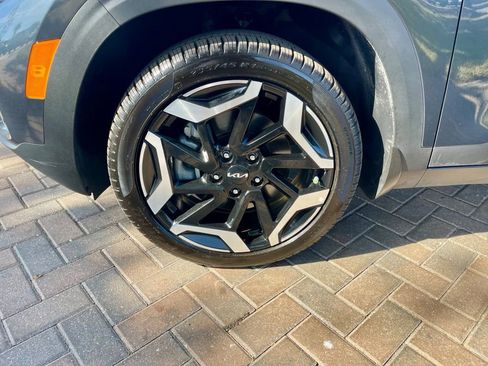 Used 2025 Kia Seltos SX w/ SX Sunroof Package image 10