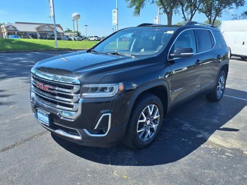 Certified 2023 GMC Acadia SLT image 3