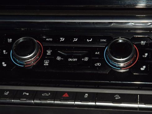 Used 2024 GMC Sierra 2500 Denali Ultimate image 35