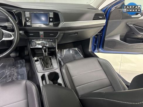 Used 2024 Volkswagen Jetta SE w/ Panoramic Sunroof Package image 21