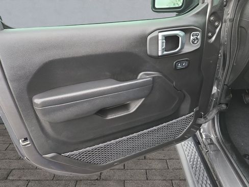 Used 2022 Jeep Gladiator Sport image 10