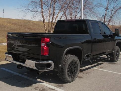 Used 2024 Chevrolet Silverado 2500 LT image 2
