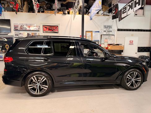 Used 2022 BMW X7 xDrive40i w/ M Sport Package AWD/4WD image 4