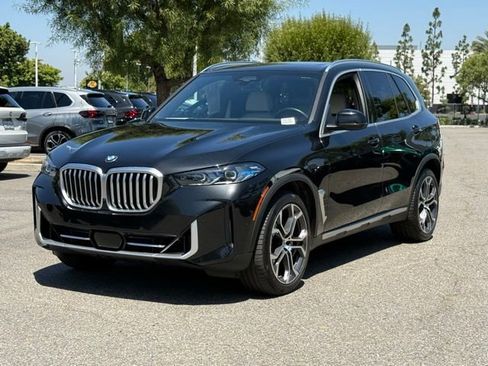 Certified 2024 BMW X5 xDrive40i w/ Premium Package AWD/4WD image 2