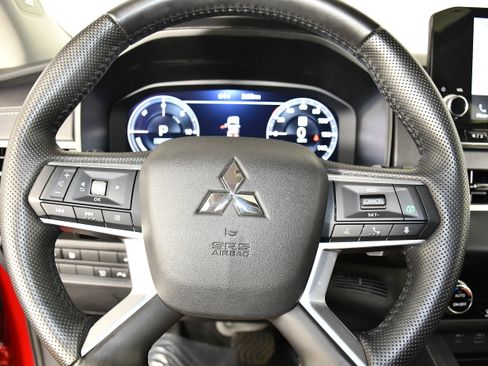 Used 2025 Mitsubishi Outlander SE AWD/4WD image 19