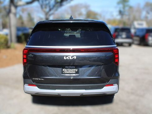 New 2026 Kia Carnival FWD image 12