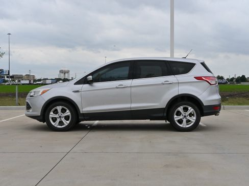 Used 2015 Ford Escape SE image 3