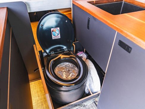 Used 2024 Mercedes-Benz Sprinter 2500 image 30