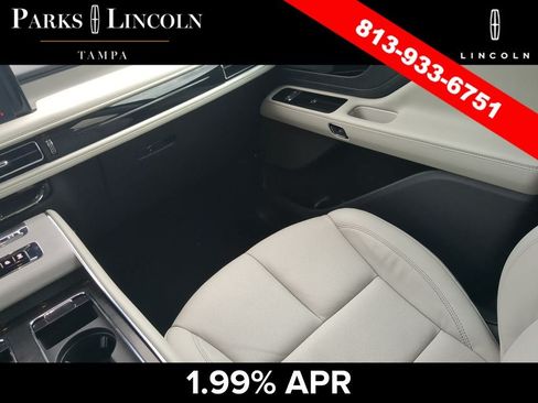 Certified 2025 Lincoln Aviator Reserve RWD image 14
