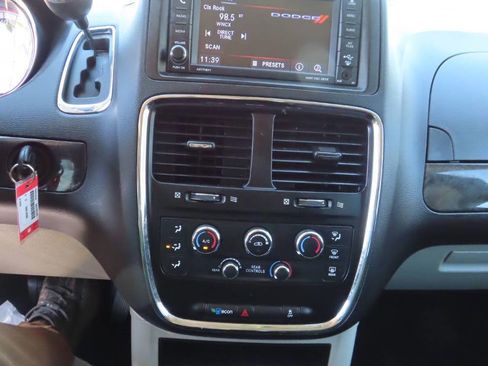 Used 2019 Dodge Grand Caravan SE FWD image 50