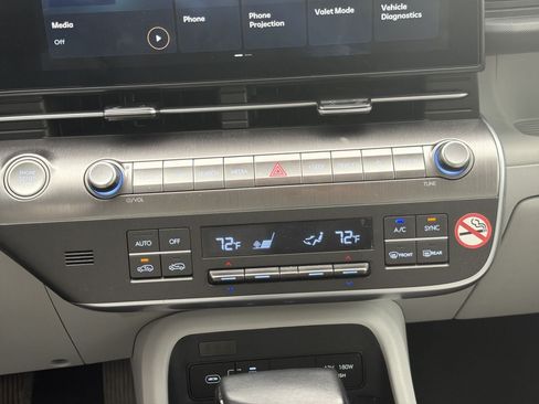 Certified 2025 Hyundai Kona SEL AWD/4WD image 18