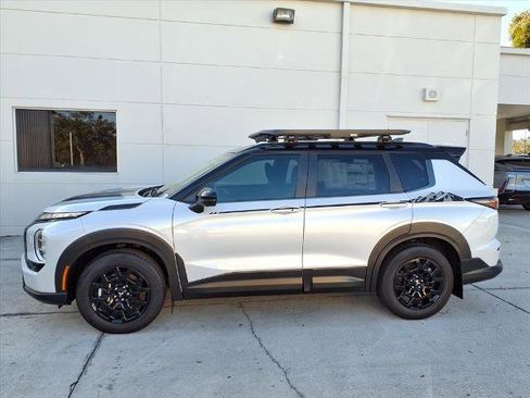 New 2025 Mitsubishi Outlander AWD image 2