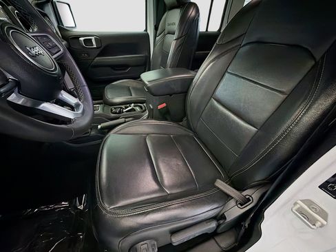 Used 2023 Jeep Wrangler Unlimited Sahara AWD/4WD image 11