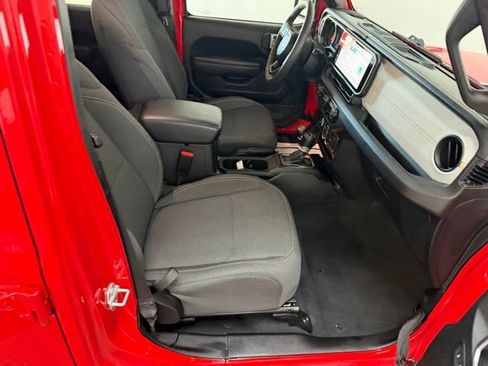 Certified 2024 Jeep Gladiator Sport AWD/4WD image 32