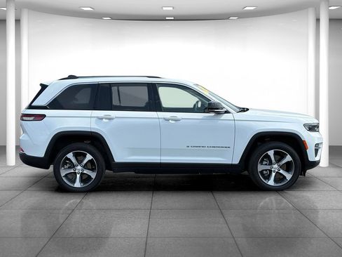 Used 2022 Jeep Grand Cherokee Limited 4xe AWD/4WD image 9