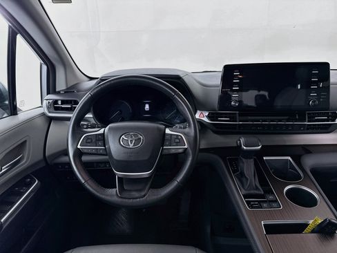 Certified 2024 Toyota Sienna XLE FWD image 22