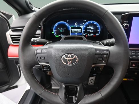 Used 2025 Toyota Camry XLE image 20