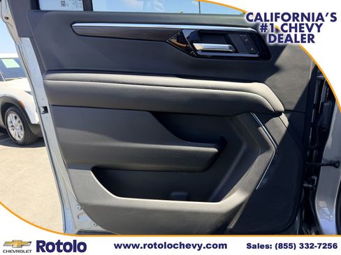 Used 2025 Chevrolet Suburban Z71 AWD/4WD image 18