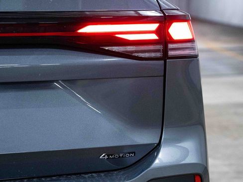 New 2025 Volkswagen Tiguan SE image 6