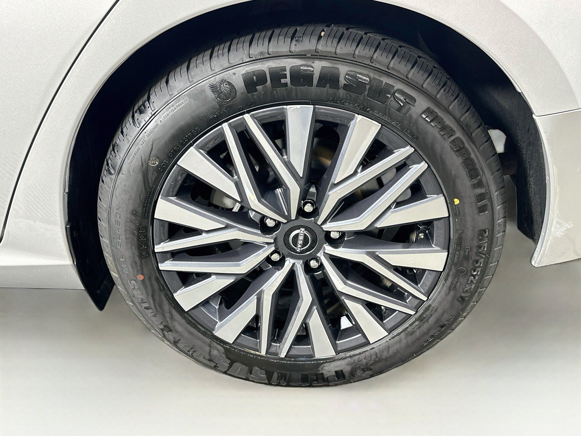Used 2025 Nissan Altima 2.5 SV FWD image 11