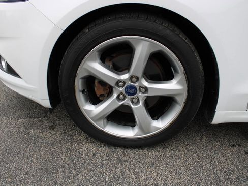 Used 2015 Ford Fusion SE w/ Equipment Group 201A FWD image 12