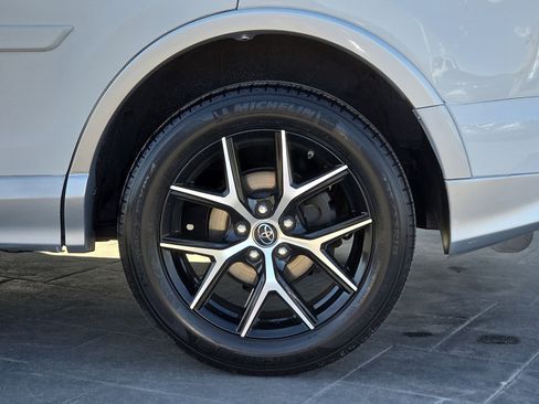 Used 2016 Toyota RAV4 SE image 5