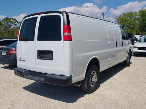 Used 2018 Chevrolet Express 2500 Extended image 4