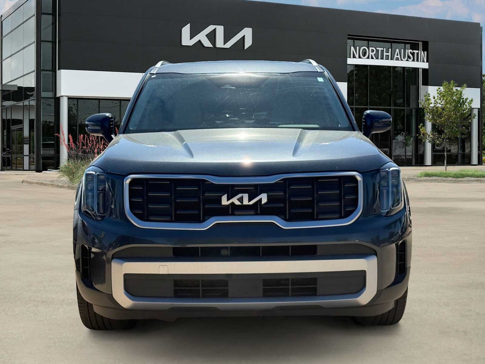Used 2023 Kia Telluride S w/ S Sunroof Package FWD image 3