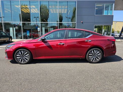 Used 2024 Nissan Altima 2.5 SV FWD image 7