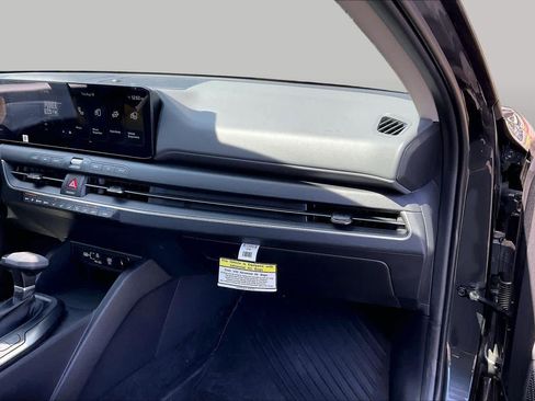 Used 2025 Kia K4 FWD image 18