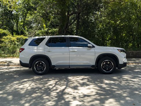 Used 2025 Honda Pilot EX-L image 10