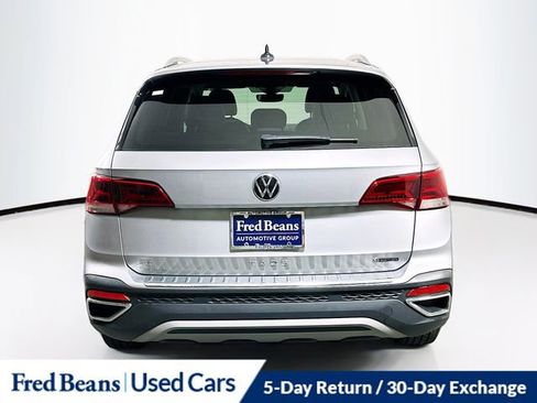 Used 2023 Volkswagen Taos SE w/ Panoramic Sunroof Package AWD/4WD image 6