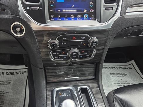 Used 2021 Chrysler 300 Touring L RWD image 8