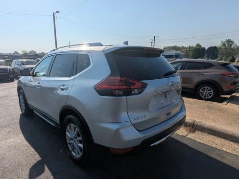 Used 2020 Nissan Rogue SV image 5