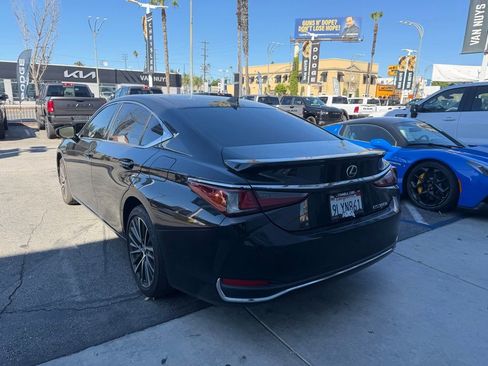 Used 2024 Lexus ES 300h w/ Premium Package image 4