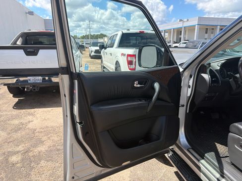 Used 2017 INFINITI QX80 2WD image 13
