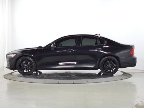 Used 2022 Volvo S60 B5 Momentum w/ Premium Package AWD/4WD image 4