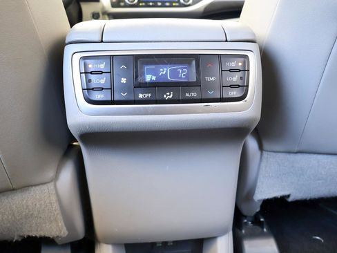Used 2018 Toyota Highlander Limited Platinum FWD image 46