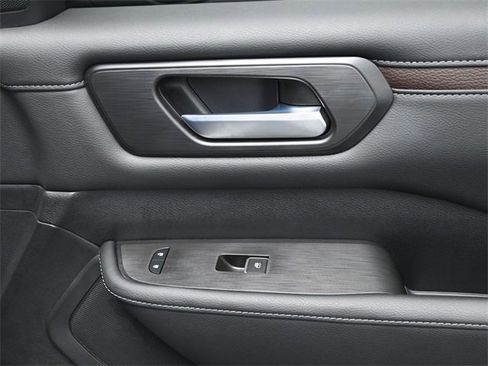 Used 2025 Nissan Armada SL w/ Captain's Chari Seat Package image 40