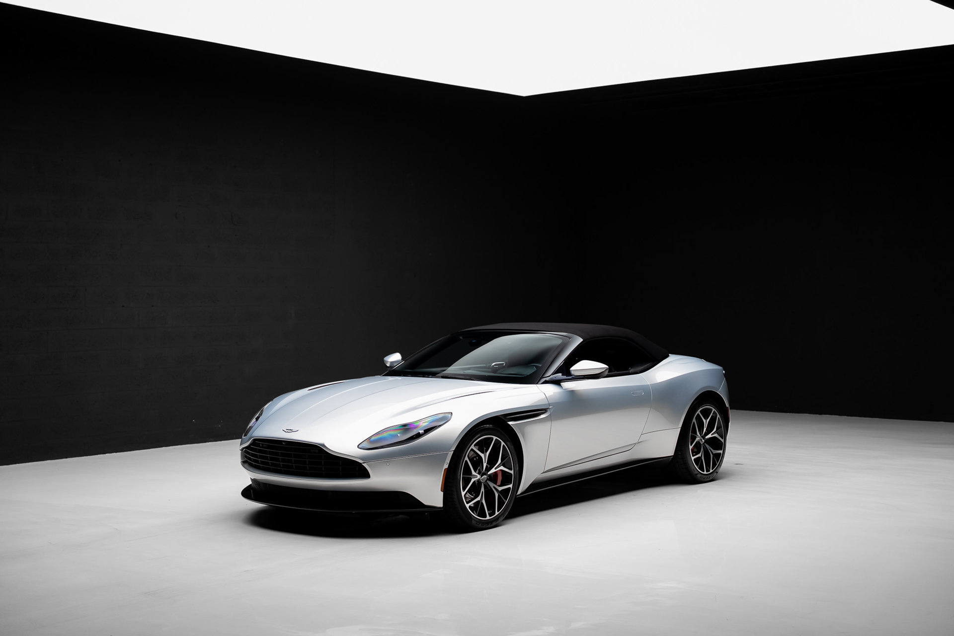 Used 2019 Aston Martin DB11 Volante RWD image 4