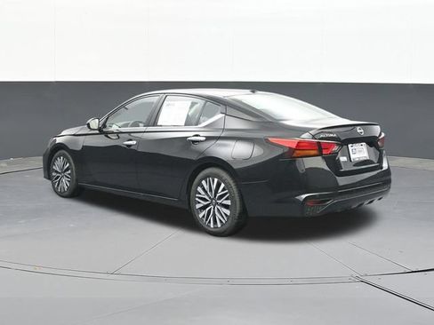 Used 2025 Nissan Altima 2.5 SV FWD image 9