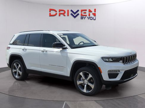 New 2025 Jeep Grand Cherokee Limited w/ Trailer Tow Package image 12