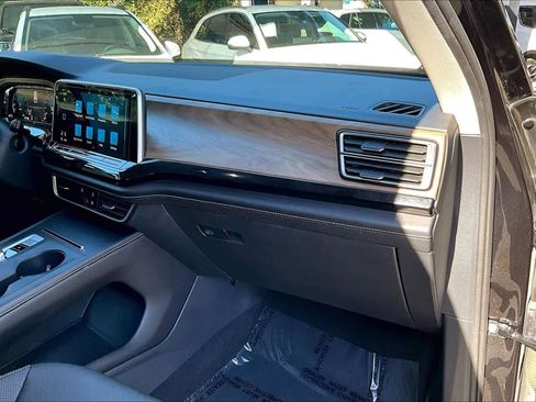 Certified 2024 Volkswagen Atlas SE image 18