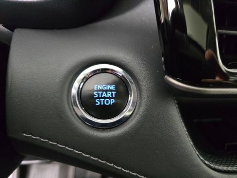Used 2022 Toyota Highlander XLE AWD/4WD image 30