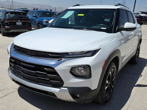 Used 2023 Chevrolet TrailBlazer LT w/ LPO, Blackout Package AWD/4WD image 3