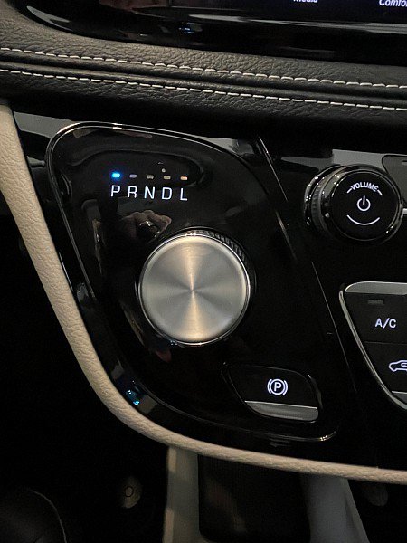 Used 2024 Chrysler Pacifica Touring-L FWD image 15