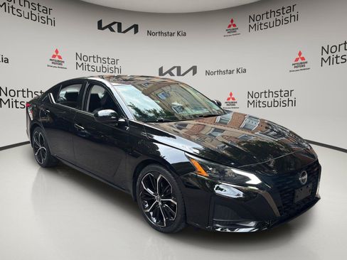 Used 2023 Nissan Altima 2.5 SR FWD image 13